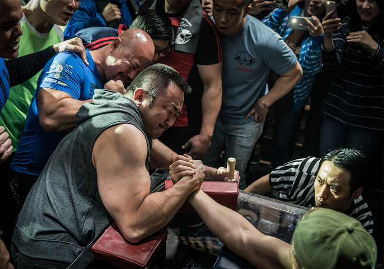 冠軍大叔:不只比腕力,更透過手來聯繫感情┃影評_img_3