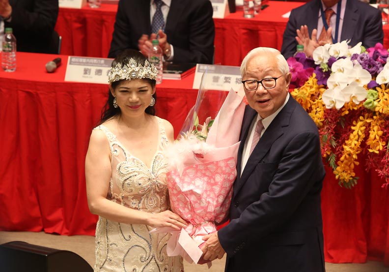張忠謀最後一場股東會,張淑芬變身粉絲即時捕捉身影_img_2