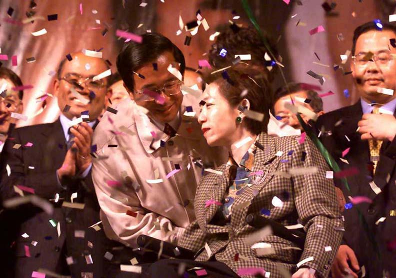 誰叫你岳父有錢?選舉到 參選人太座娘家就挨打_img_4