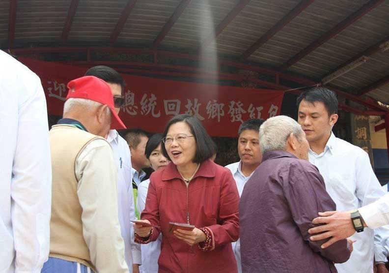 總統故鄉大退燒!她紅不到一年 這位連里都消失了_img_9