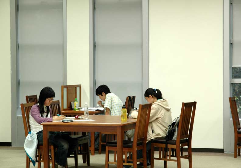 中興大學學生為何舉雙手贊同漲學費？_img_2