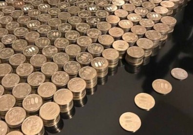 整桌硬幣好壯觀！日男靠3個堅持 五年存百萬日幣