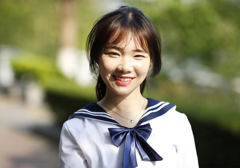 穿上這制服，是種格格不入的壓力