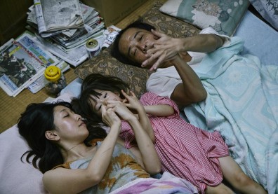 《小偷家族》：偷的是無奈，帶不走的，是人性羈絆