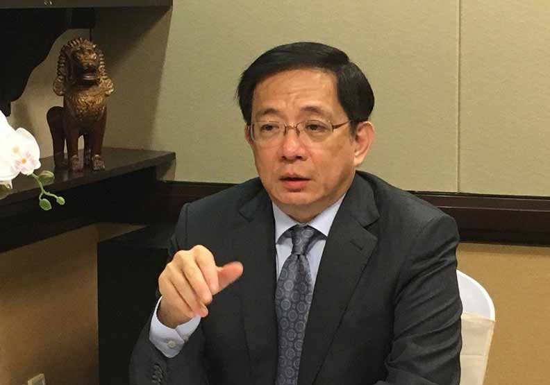 台大校長當選人管中閔在美國接受聯合報系世界日報專訪。
