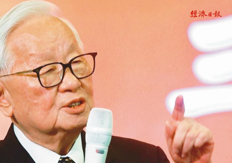 張忠謀示警：AI將取代大部分人力，九成人薪水變低
