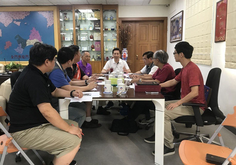 針對陸委會以「時機不宜」要求金門縣府暫緩兩岸通水典禮一事，縣長陳福海今日召集副縣長吳成典、參議翁自保及相關幕僚研議後續處理方式。圖片由縣府提供
