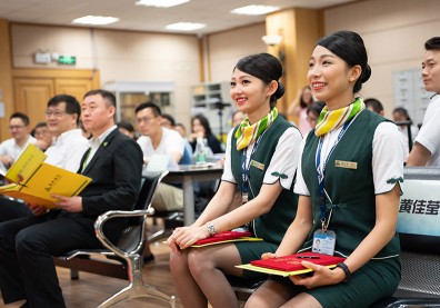 200個機師登陸求生 空姐飛三年就升座艙長