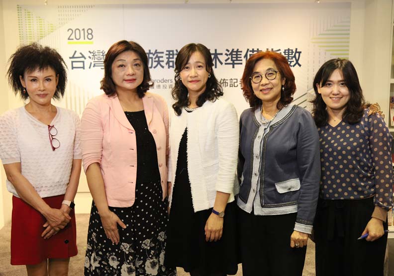 圖左依序為林口長庚醫院護理師譚敦慈、政治大學副校長王儷玲、施羅德投信主管吳佳嫺、《遠見雜誌》社長兼總編輯楊瑪利和《遠見雜誌》副主編林讓均。
