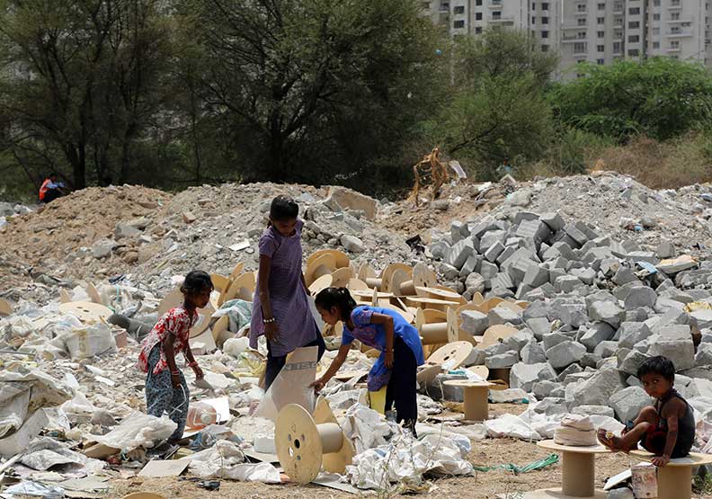 百萬貧民隱身精華區 「垃圾堆」小孩能翻轉命運？
