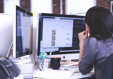 職場上欠人情有好處？當你客氣時，就被孤立了