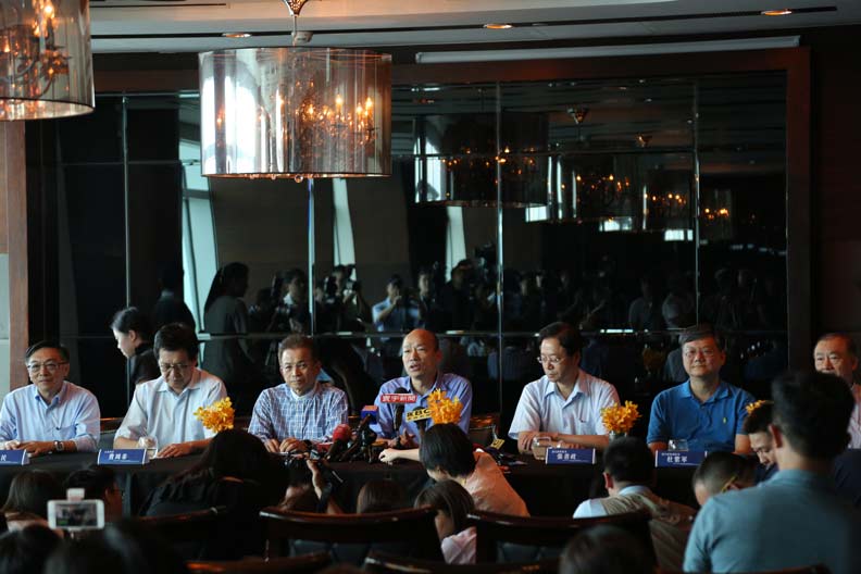 韓國瑜選情倒吃甘蔗,原來背後有長髮美女操盤?_img_1