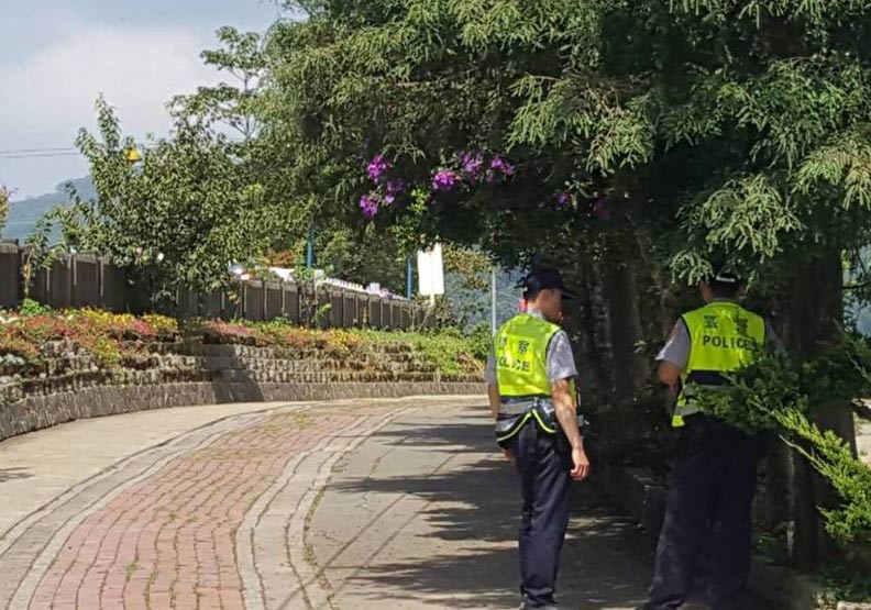 行政院院長賴清德昨到苗栗縣視察，1名警員在勤教時昏倒送醫，已恢復知覺。