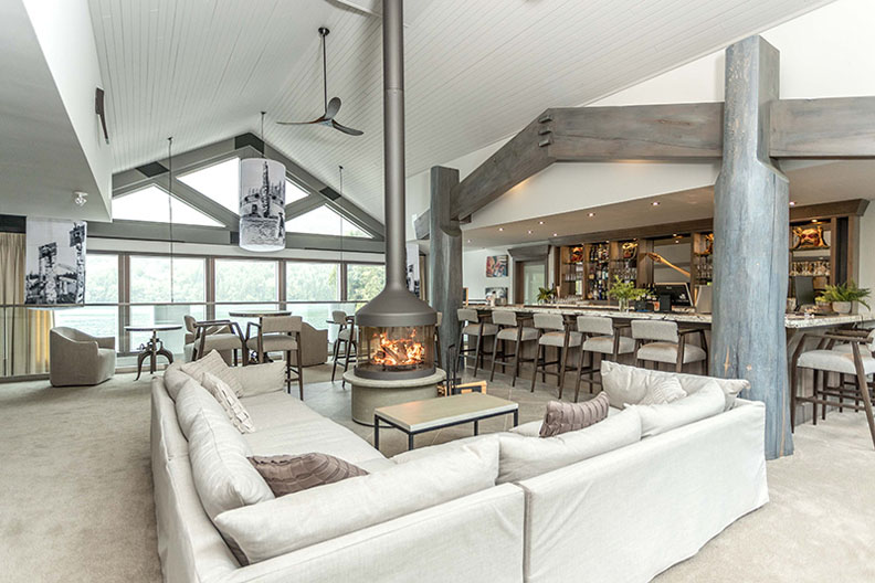 搭直升機才能抵達！漂浮在寧靜海中的旅館_img_4