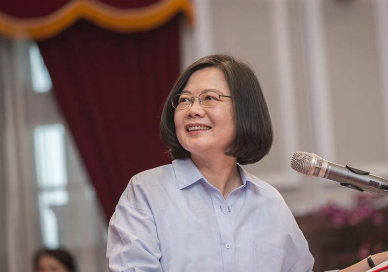 2018縣市首長選舉就快要到了，總統蔡英文卻拿下綠色執政十大網路票房毒藥的第一名，恐不利輔選。圖片取自總統府Flickr