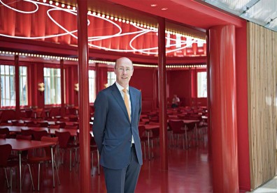 被世界影響的小國，影響世界的小國