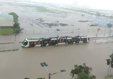 高雄輕軌變水上列車 ！網驚：《神隱少女》在台灣