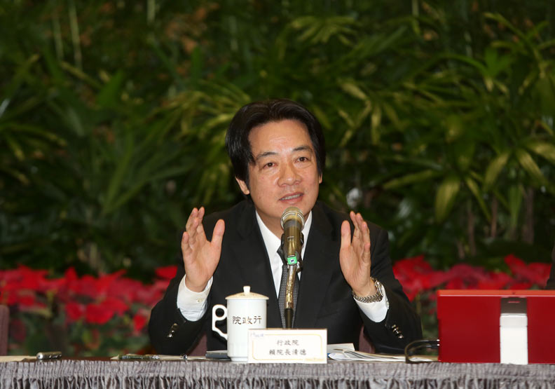 行政院在賴清德入主當院長後，面對輿情全面上緊發條，早上五六點就得看新聞做出回應。