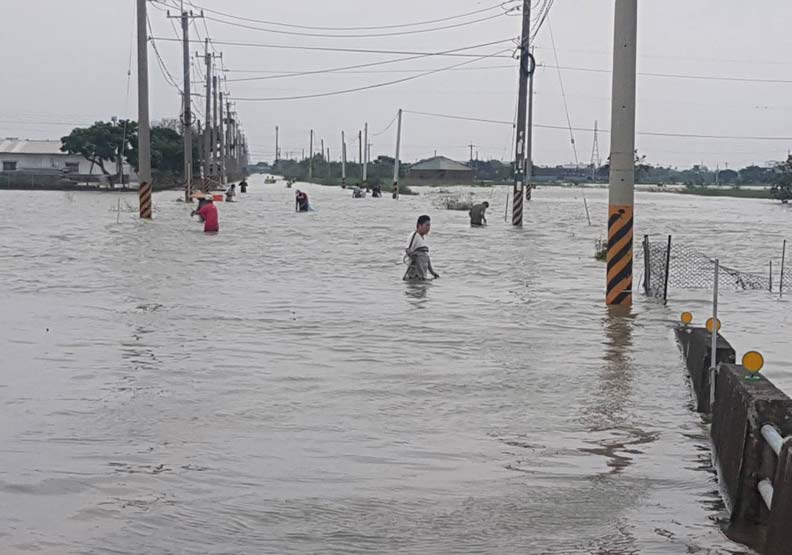 平平都是農民,他不怕823水災還能出國考察!_img_6