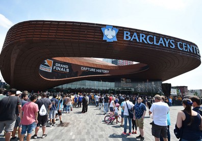 千萬人齊看電競版NBA 《鬥陣特攻》開創百億商機