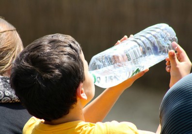 嚇死人不償命的行銷手段！來一瓶「瘧疾水」