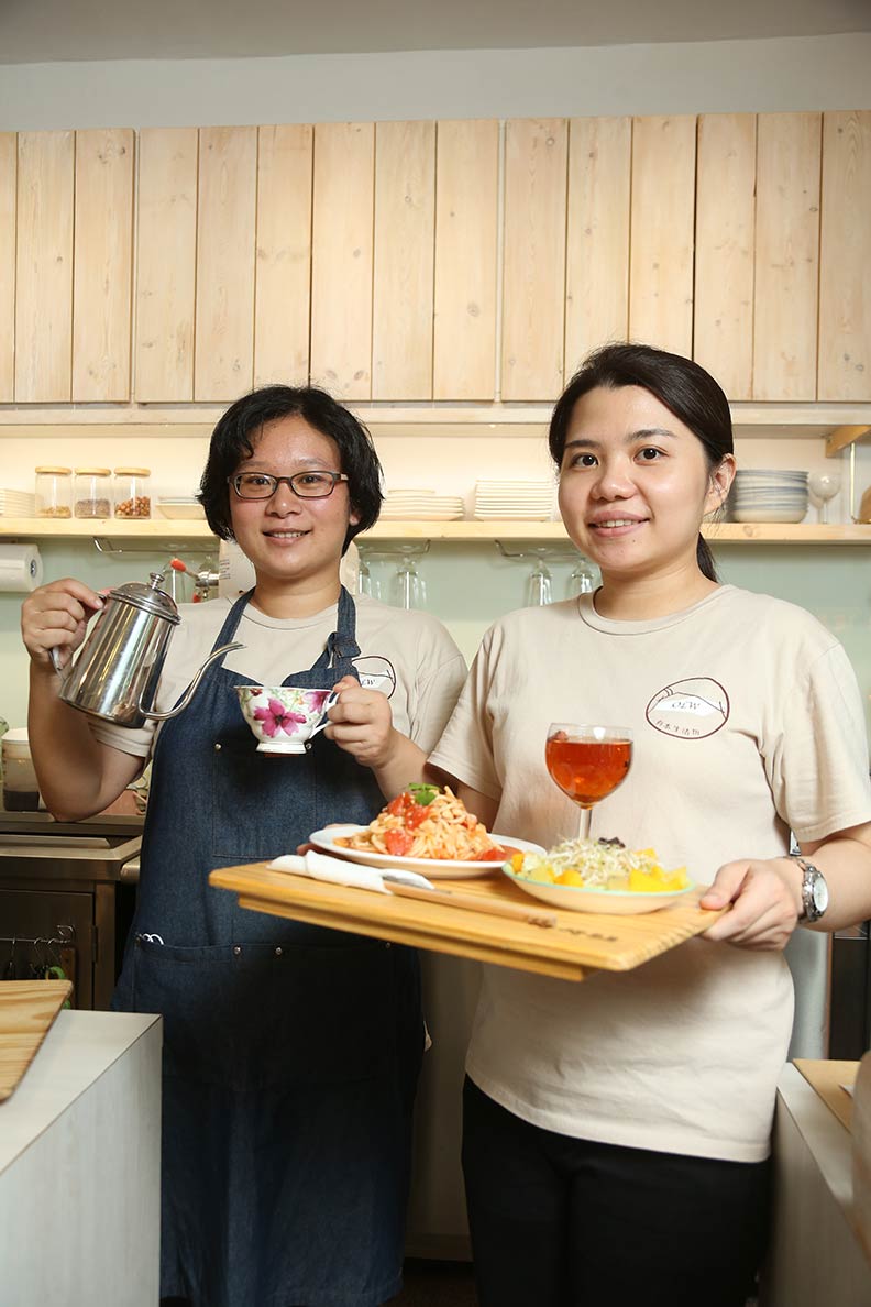 店員就是照服員 備餐、沖咖啡暖人心_img_1