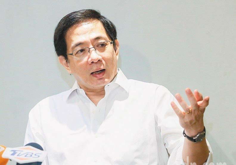 管中閔重話批教長：葉底藏花精彩 但人民眼睛雪亮