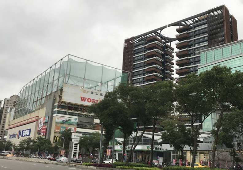 新店裕隆城一帶。