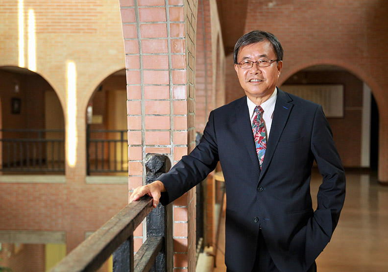 中山大學校長鄭英耀：除了取得新知識 還要學會團隊合作解題