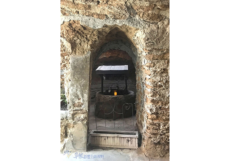 夏天太熱!他決定挖透岩石建「地下花園」_img_10