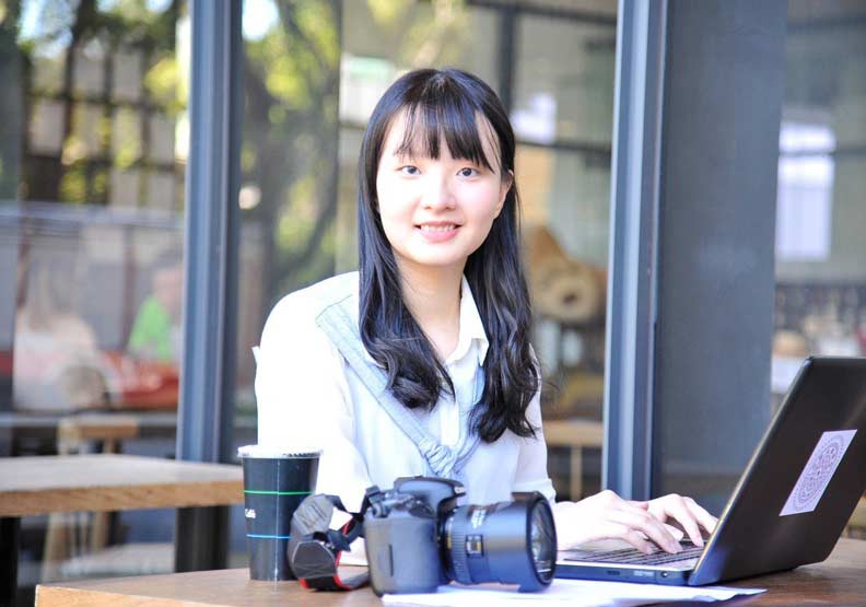 分流至清華大學人社院學士班的林芳如，將主修「社會文化分析與創新創業」。她認為，清華實驗教育以學習者為中心，是學生與老師共創的教育方案，「學生規畫課程的同時，也把學習主體性扛起來。」圖由清華大學提供