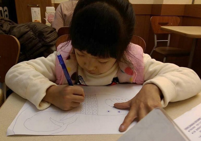 「我會像恐龍一樣勇敢!」她才10歲,溫暖貼圖感動無數人_img_1