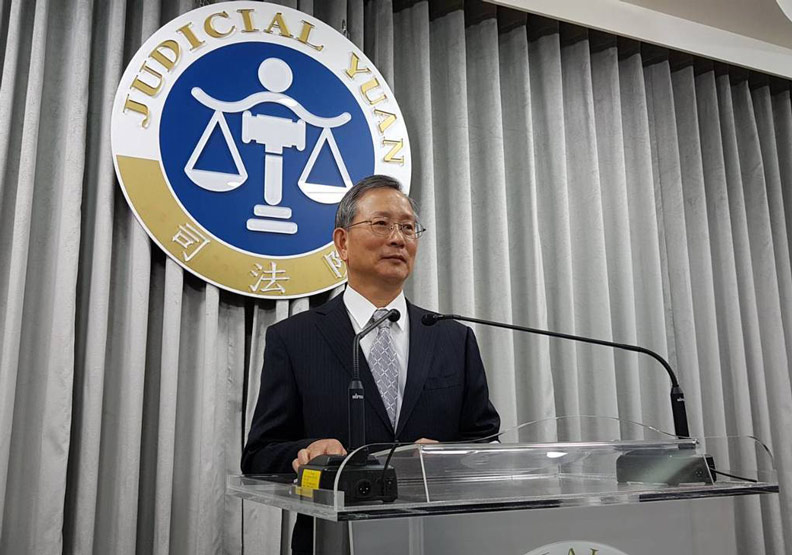 司法院秘書長呂太郎說明大法官不受理監察院聲請釋憲案。