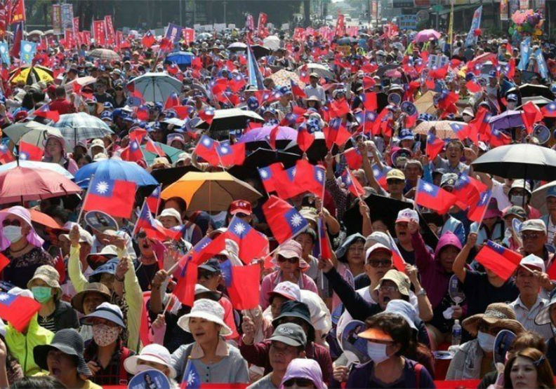 國民黨高雄市長參選人韓國瑜日前在高雄成立左楠之友後援會，現場場面熱鬧。