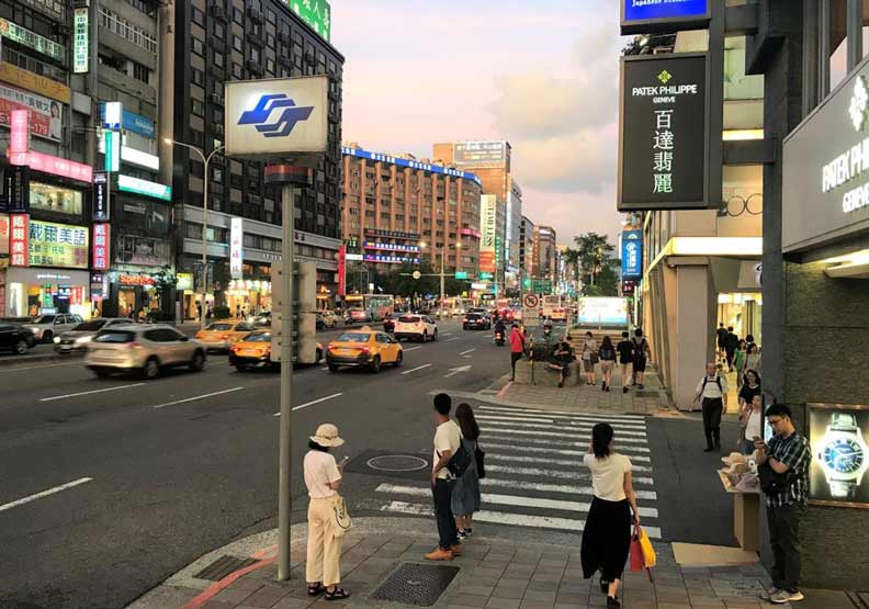 東區商圈。