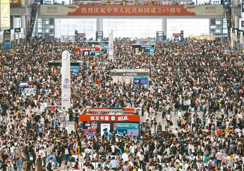 大陸遊客已連續五年蟬聯第一大客源國，2018年大陸十一黃金周，出境遊人數就高達700萬人次。支付寶的數據顯示，出境遊消費明顯升級。 圖取自中新社