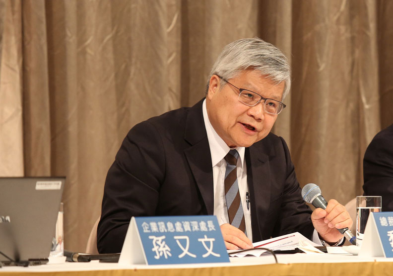 台積電總裁魏哲家對明年展望樂觀，並表示7奈米明年已有逾百客戶。圖為上季法說會情況，非本次法說會。