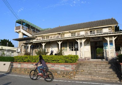 鐵道迷朝聖！「和洋」風混搭的新埔車站