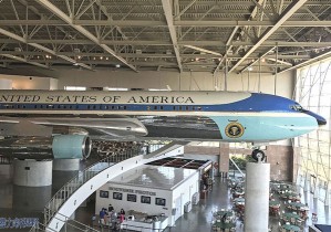 雷根圖書館「三寶」，連空軍一號也拉來展示