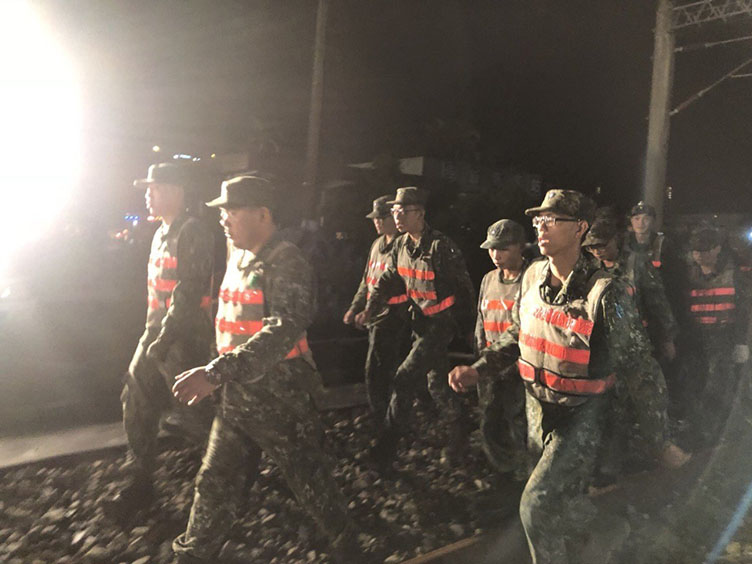 【最新】普悠瑪列車翻覆意外8節全出軌 18死近200人傷_img_9