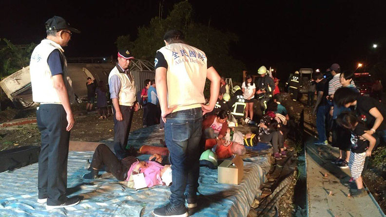 【最新】普悠瑪列車翻覆意外8節全出軌 18死近200人傷_img_10