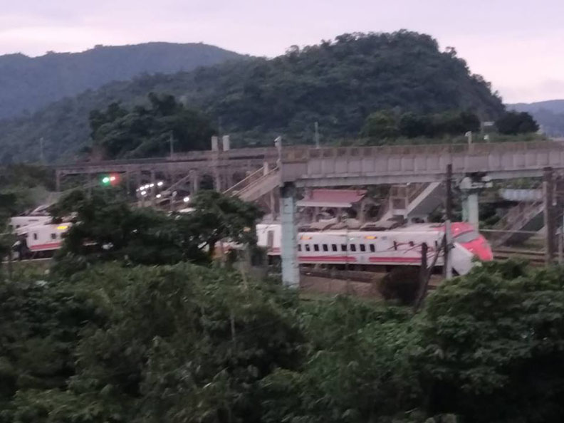 【最新】普悠瑪列車翻覆意外8節全出軌 18死近200人傷_img_11