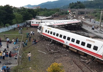 【最新】普悠瑪列車翻覆意外8節全出軌 18死近200人傷