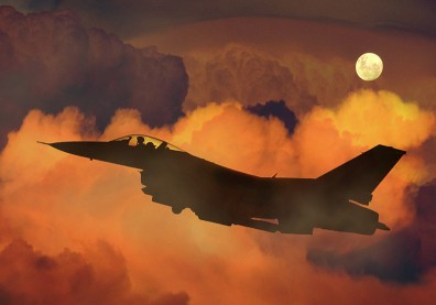 飛行員落海與死神搏鬥，獲救卻面對一把槍口...