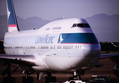 武漢肺炎衝擊航空業叫苦連天！國泰宣布輪放3週無薪假要員工「共體時艱」