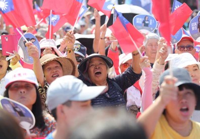 這次選舉最「愛國」！拿國旗變時尚 業者意外發大財