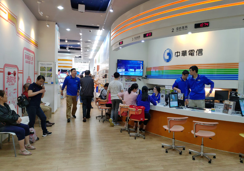 電價調漲將推升電信業成本，中華電表示，去年電費也調漲，但中華電營收、獲利仍攀峰，「沒有轉嫁到消費客戶的議題」。蕭歆諺攝