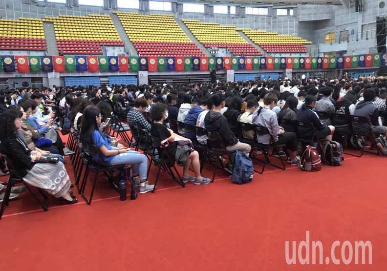 台灣大學今年90歲上午舉辦校慶活動，代理校長郭大維表示，「台大最黑暗的時刻，也正是展現台大價值的契機」。