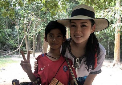 柬埔寨男孩用9國語言叫賣！稚嫩口音讓人想助他上學