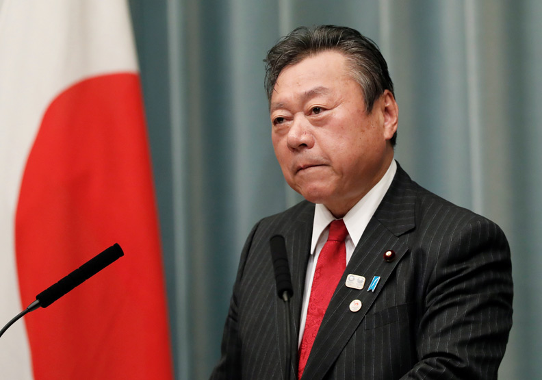 掌管網路安全基本法修正案的日本國務大臣櫻田義孝接受質詢時坦言，自己其實不碰電腦。圖片由達志影像提供